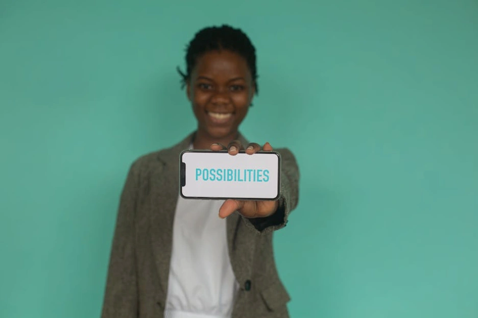 Dashboard che mostra la crescita dell'engagement e della portata sui social media.